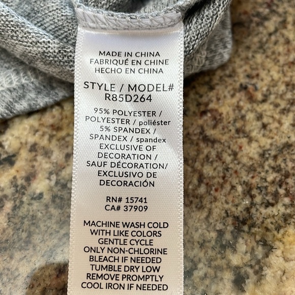 Splendid size medium women’s gray polyester, spandex, shirt… - Picture 4 of 4